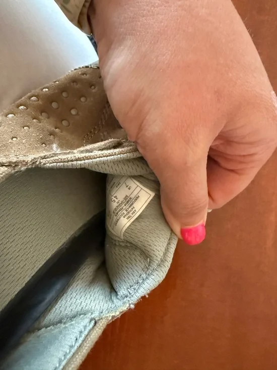 Women’s Patagonia Canvas and Suede Lace-Up Shoes - Taupe/ size 7 - Picture 6 of 7